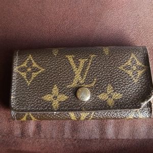 Authentic Louis Vuitton 4 ring keyholder